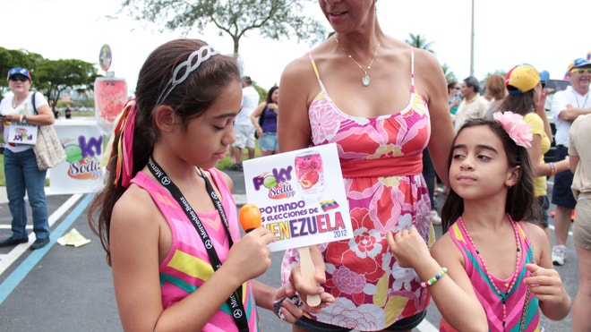 VZVoter2Mother and daughters Venez by Katherine Lepri.JPG